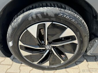 Volkswagen iD.4 150kw/tažné/panorama/matrix/dojezd 450km - 14