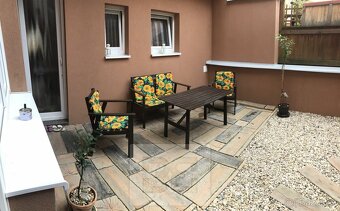 Pronájem zrekonstruovaného bytu 3+kk ve vynikající lokalitě - 14