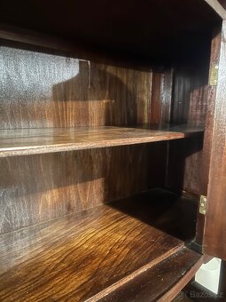 Krásná vitrína s vitrážemi elegantní kus - 14