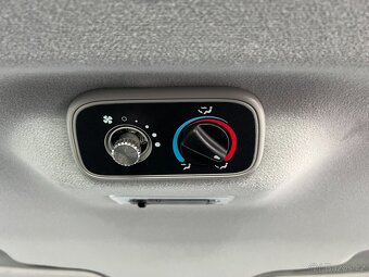 Ford Transit 2.2 TDCi 92kw TREND 9 míst TEMPOMAT KLIMA TAŽNÉ - 14