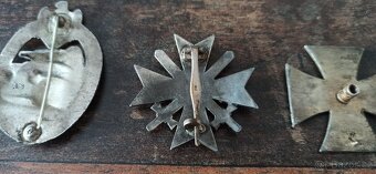 Medaile, vyznamenání, odznaky. - 14