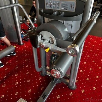 Nabídka posilovacích strojů z našeho fitness klubu - 14