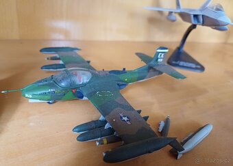 modely bojové techniky, letadel, vrtulníků - 14