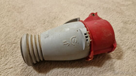 Třífázová zásuvka a zástrčka pětikolík 32 A - 14