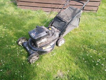 sekačka s pojezdem motor honda - 14