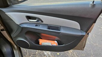 Chevrolet Cruze - 14