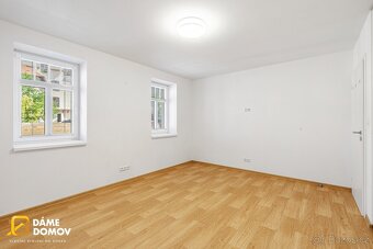 Prodej bytu 2+kk (85m2)  s terasou a předzahrádkou 130 m2 -  - 14