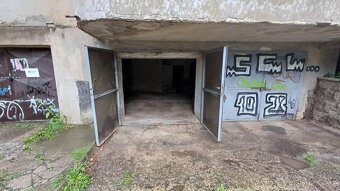 PRODEJ IDEÁLNÍ 1/3 POZEMKU S NEBYTOVÝM PROSTOREM A GARÁŽÍ - 14