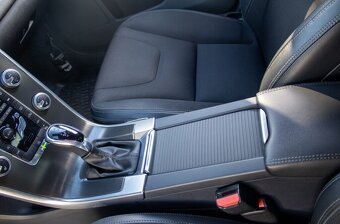 VOLVO XC60 (2015) - 14