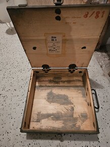 Vojenská lopatka se závěsníkem a bedna na munici - 14