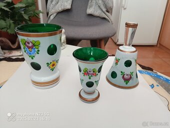 Staré barevné ambrove sklo hutní vázy mísy sklenice - 14