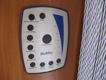 Prodám karavan Hobby 400 sf,model 2008 + mover, klima ,stan - 14