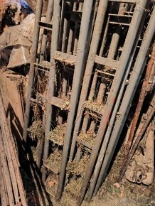 Zátěžové kovové regály s dřevěnými policemi - 14