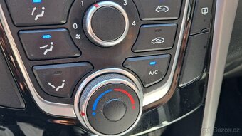 Hyundai i30 Kombi, 1.6i / 1.MAJITEL ČR - 14