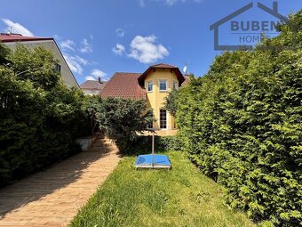 Rodinný dům 6+1 (užitná plocha 230 m2) se zahradou (408 m2)  - 14