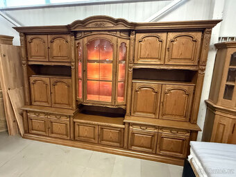 Zdobená dubová rustikální stěna 330cm - 14