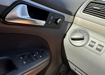 Volkswagen Touran 1,4 TSI 103kW TAŽNÉ, 7MÍST benzín manuál - 14