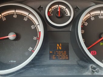 Opel Corsa 1,2i 59kW Automat r.v.2006 - 14