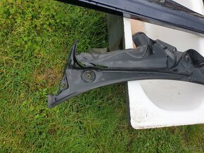 Mercedes  w211 maska ohořelá1000, plastový levý prah1500kč - 14