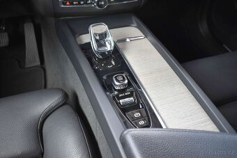 Volvo XC60 B4 AWD INSCRIPTION PANORAMA DPH ČR 1.MAJITEL - 14
