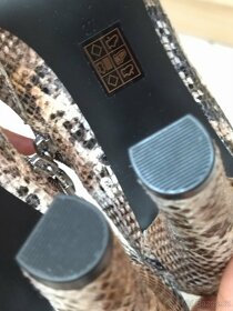 Kozačky na podp. GUESS, hadí vzor, kůže, vel. 37 - 14