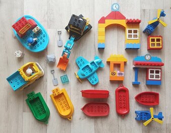 Drobné hračky: puzzle, kuličkodráha, auta, značky, Duplo.. - 14