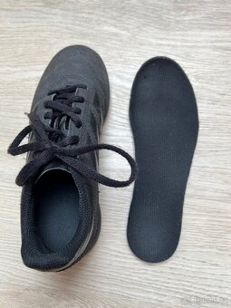 Tenisky sálovky Lotto 32, kopačky turfy Adidas 33 - 14