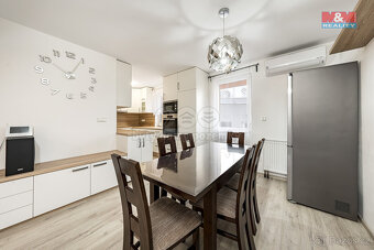 Prodej rodinného domu, 190 m², Nové Dvory - 14