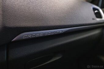 Volvo V40 cross country 2.0 D2 88kW, kamera,výhřev,navi,park - 14