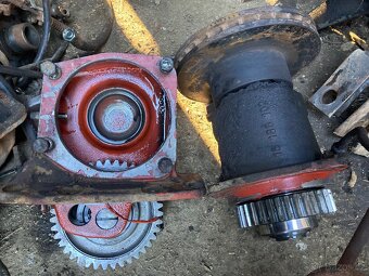 Predám diely na traktor Zetor forterra - 14