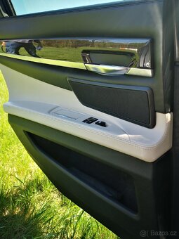BMW 730 XDrive M Paket – plná výbava - 14