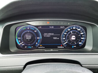 VW e-Golf 36kw, TEPELNÉ ČERPADLO, Super výbava - 14