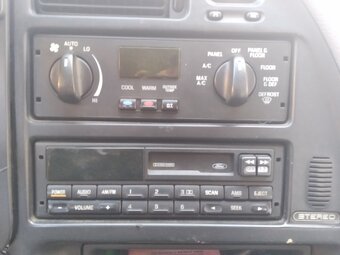 FORD THUNDERBIRD 4.6 LX V8 EKO ZAPLACENO - 14