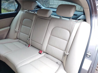 Škoda Superb 3.6 V6 191 kW 4x4, 2012, 126.000 km, full servi - 14