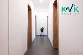 Nízkoenergetický, prostorný bungalov 5+kk s bazénem - 14