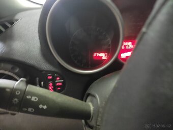 Alfa Romeo 147 1,9 JTD 85kW rok 2003 - 14