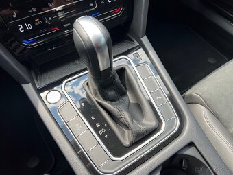 VW Passat 2.0 TSi 140kw 1. majitel ČR - jako nový - 14