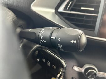 Peugeot 308 1.2 96kW,SERVISKA,PŮVOD ČR - 14