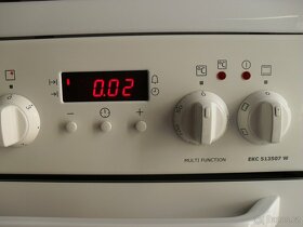 ELEKTRICKÝ SKLOKERAMICKÝ VOLNĚ STOJÍCÍ SPORÁK ELECTROLUX,LCD - 14