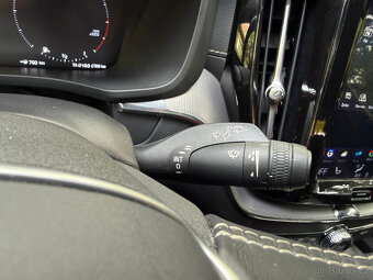 Volvo XC60 D4 R-Design, 140 kW, nez. topení, tažné zar. - 14