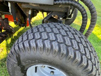 Jacobsen 305 nové pneu - 14