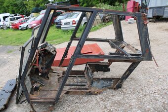 Zetor crystal 8145 kabina rám střecha dveře panel okna - 14