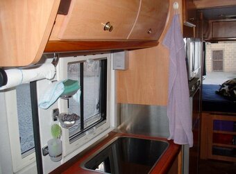 karavan Mercedes Vario 614 - 14