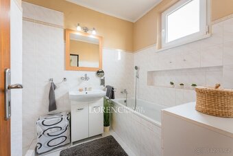 Prostorný dvougenerační rodinný dům s širokým využitím, 327  - 14