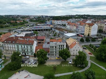 Pronájem slunného bytu 2+kk, 39 m2 přímo u břehu řeky v cent - 14