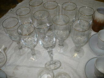 talíře, čajový servis,skleničky na víno,vysavač - 14