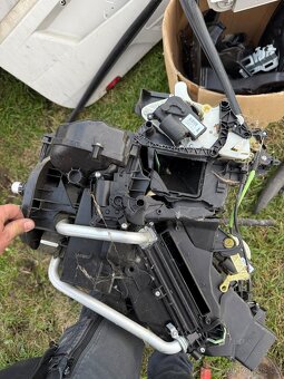 VW TOURAN DÍLY 5T - 14