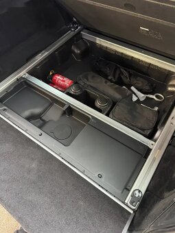 Land Rover Discovery, 3.0SDV6 ČR 1.MAJ EXTRA VÝBAVA - 14