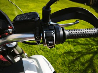 Moto Guzzi V 85 TT Evocative Giallo Mojave (2022) nádherná, - 14