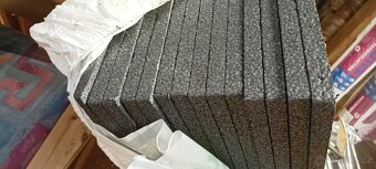 Prodám zbytky ze stavby - šedý polystyren, vatu, alu folii - 14